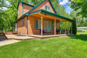 Brooklyn Cottage with Dock - Steps To Wamplers Lake!